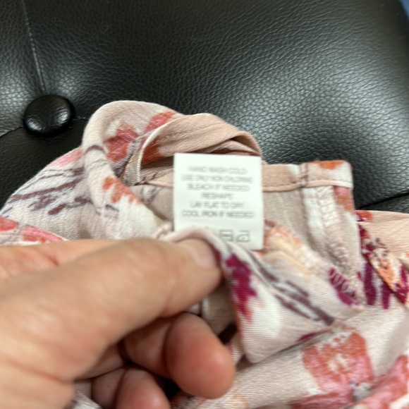 LUQ Pink floral blouse with ties - Picture 7 of 7